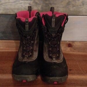 Columbia Techlite Bugaboot Plus 200 Gram Womens Winter Hiking Boot 8 Waterproof